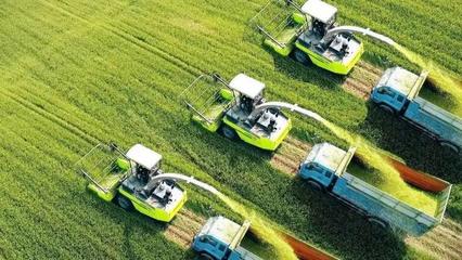 无人机破解春耕“用人荒”，智慧农机引领现代农业新格局